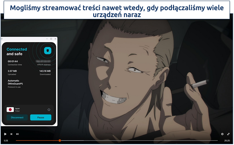 Zrzut ekranu z widocznym odcinkiem anime Chainsaw Man na Crunchyroll oglądanym w trakcie połączenia z japońskim serwerem Surshark